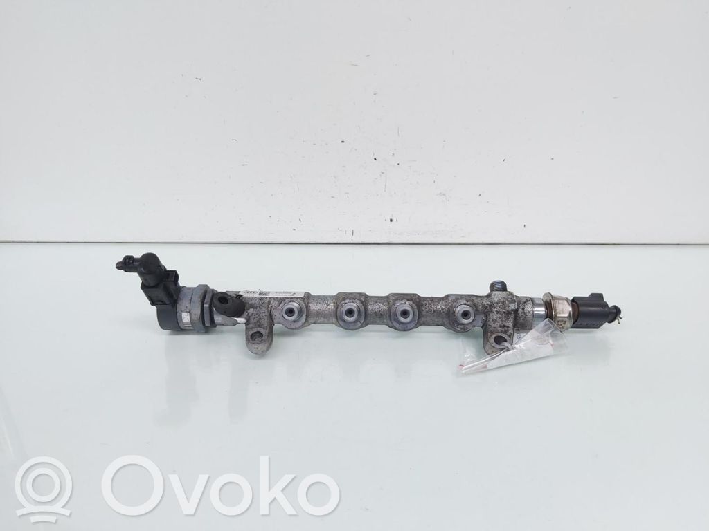Audi A3 S3 8P Kraftstoffverteiler Einspritzleiste Verteilerrohr 