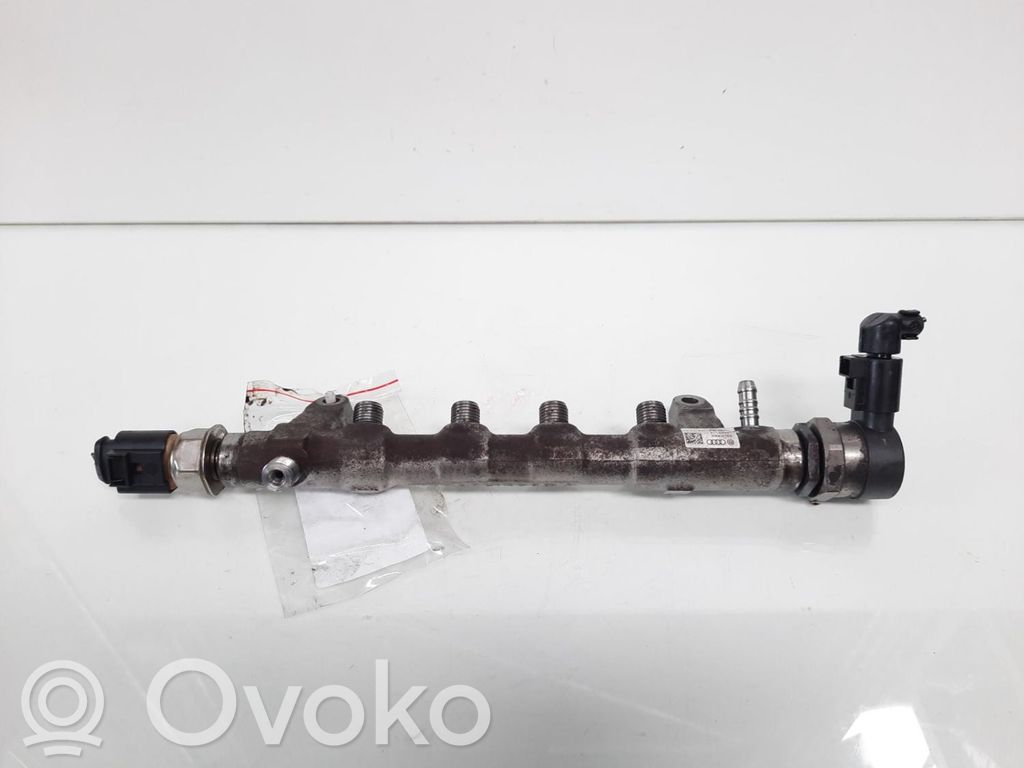 Volkswagen PASSAT B7 Polttoainepääputki 