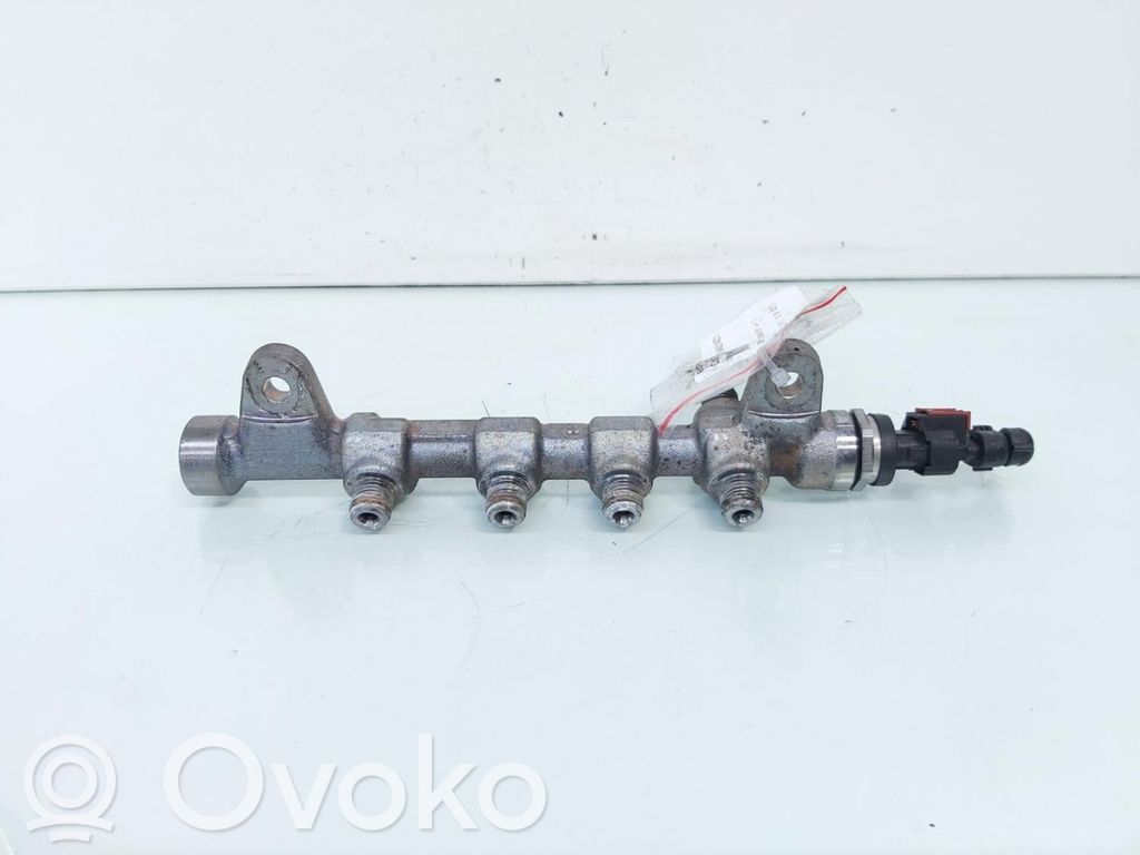 Opel Astra J Tuyau de conduite principale de carburant 
