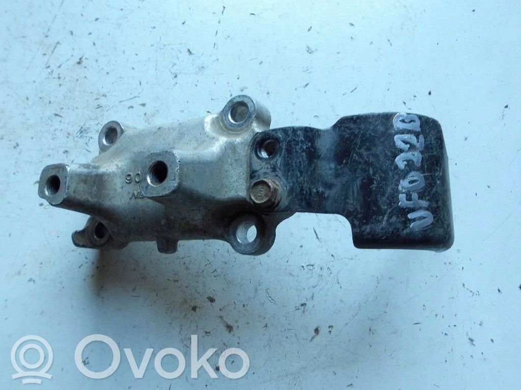 Engine mounting bracket   IHT67JH