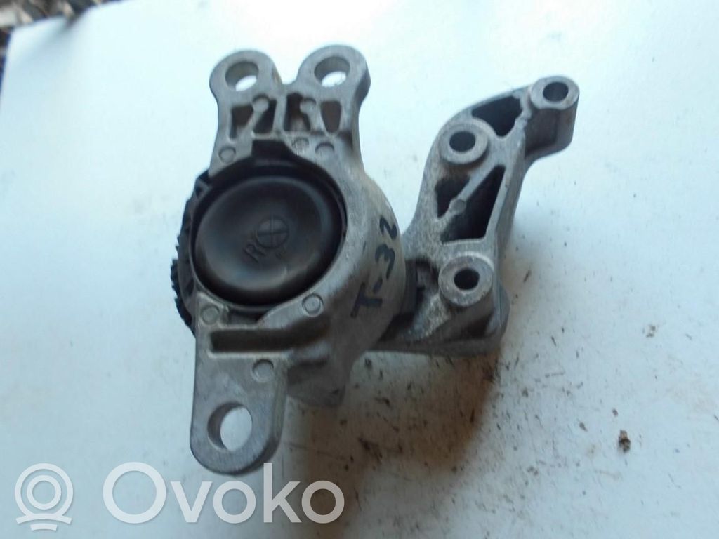 Nissan X-Trail T32 Engine mount bracket 