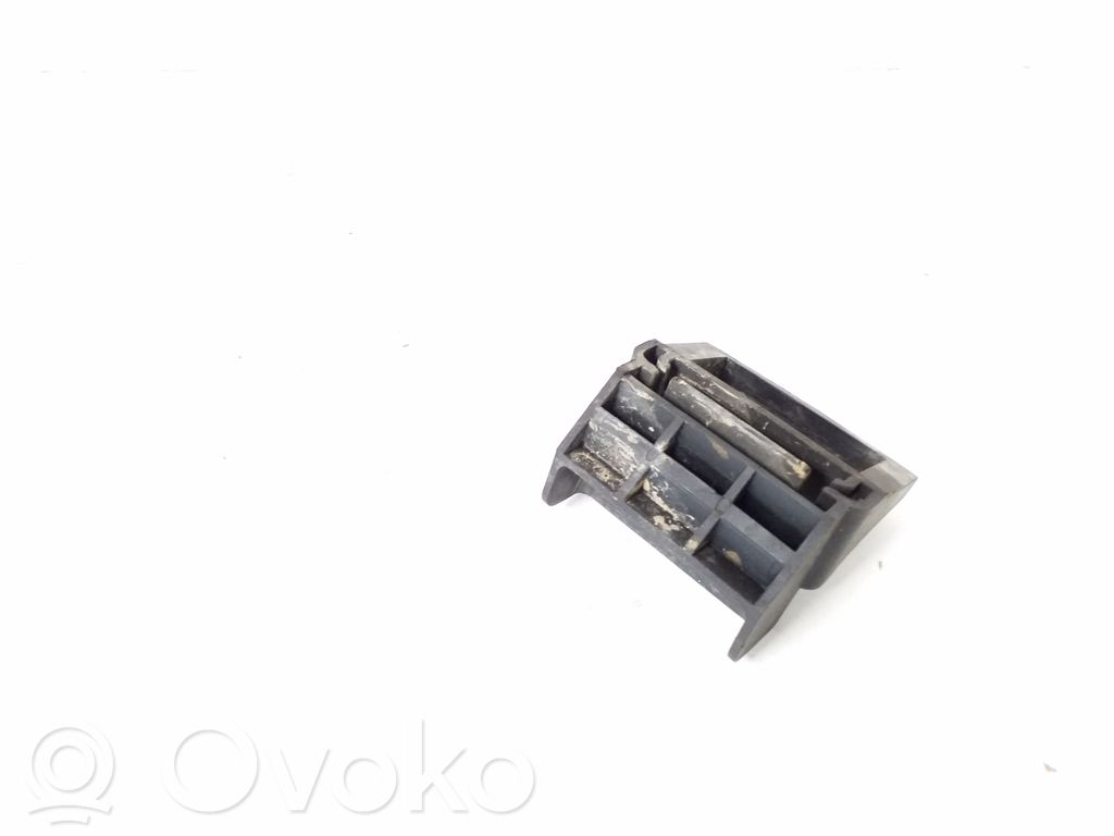 Land Rover Range Rover L322 Radiator mount bracket 