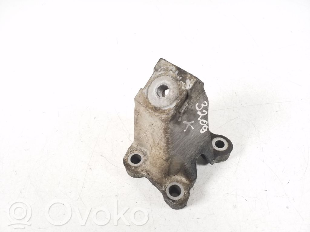 Audi A6 Allroad C6 Engine mounting bracket 