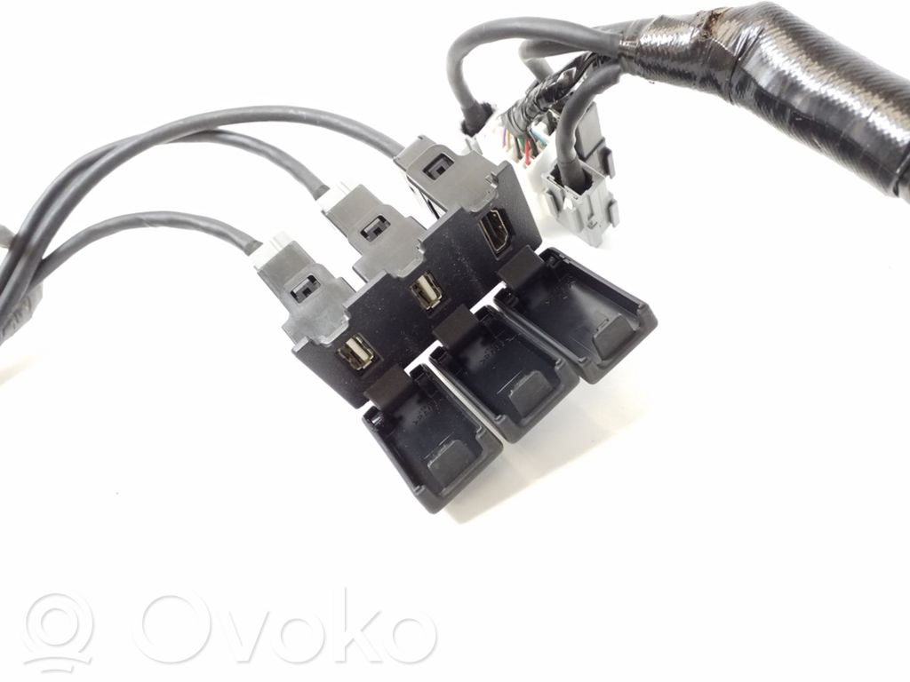 Enchufe conector USB   32104T1EE003