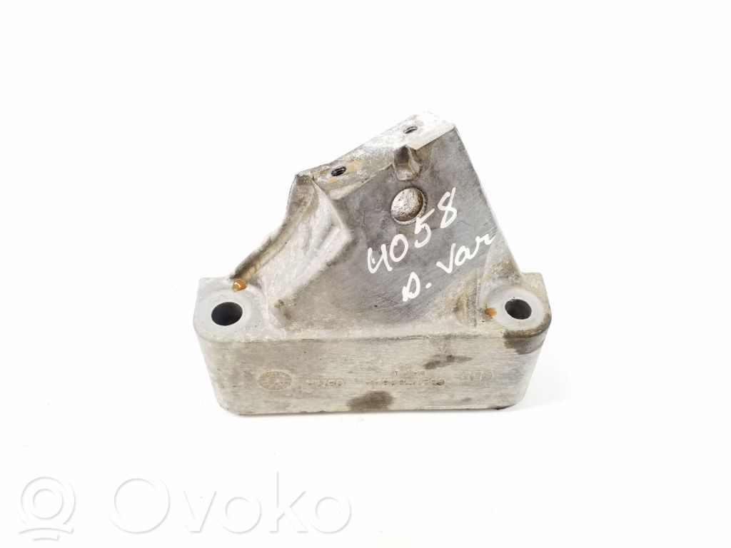 Jeep Grand Cherokee Engine mounting bracket 