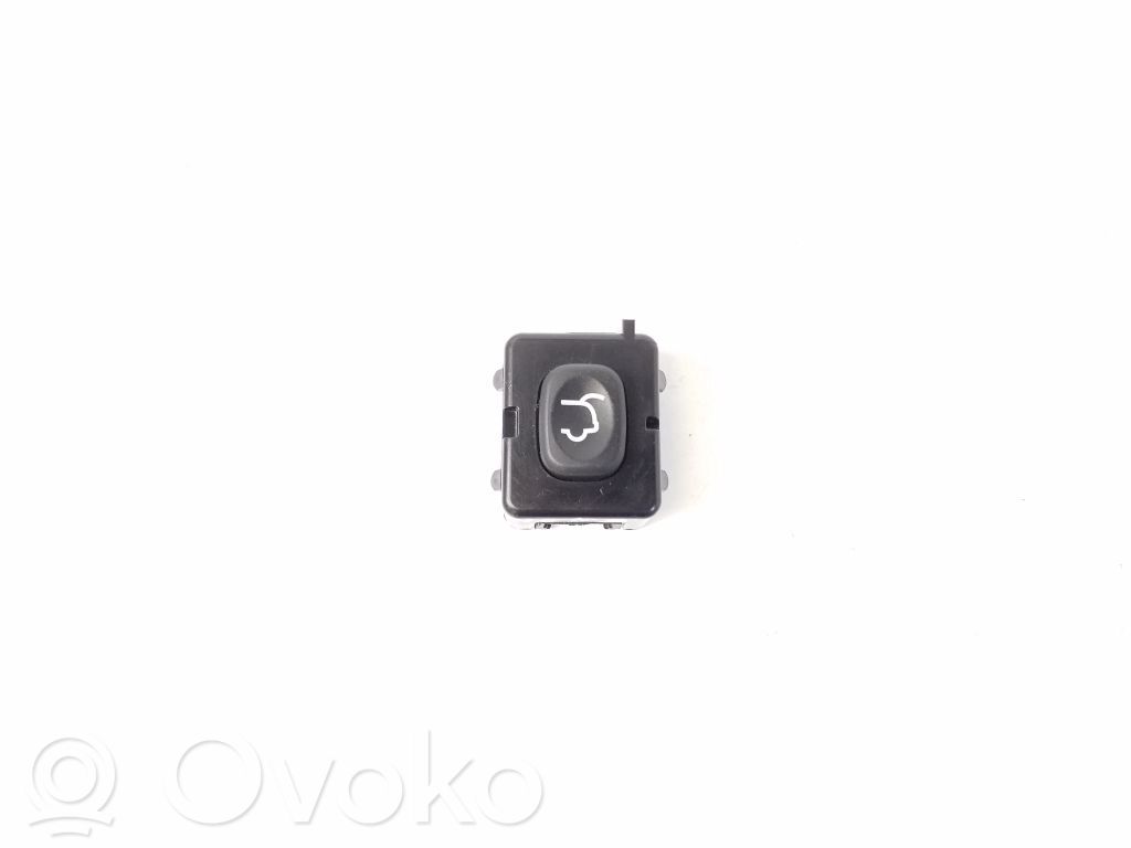 Jeep Grand Cherokee Tailgate opening switch 