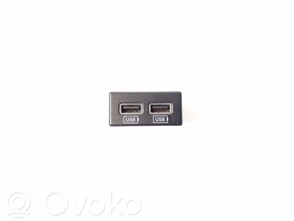Jeep Grand Cherokee Gniazdo / Złącze USB 