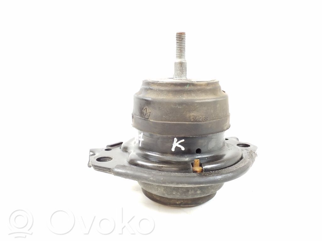 Jeep Grand Cherokee Engine mount bracket 