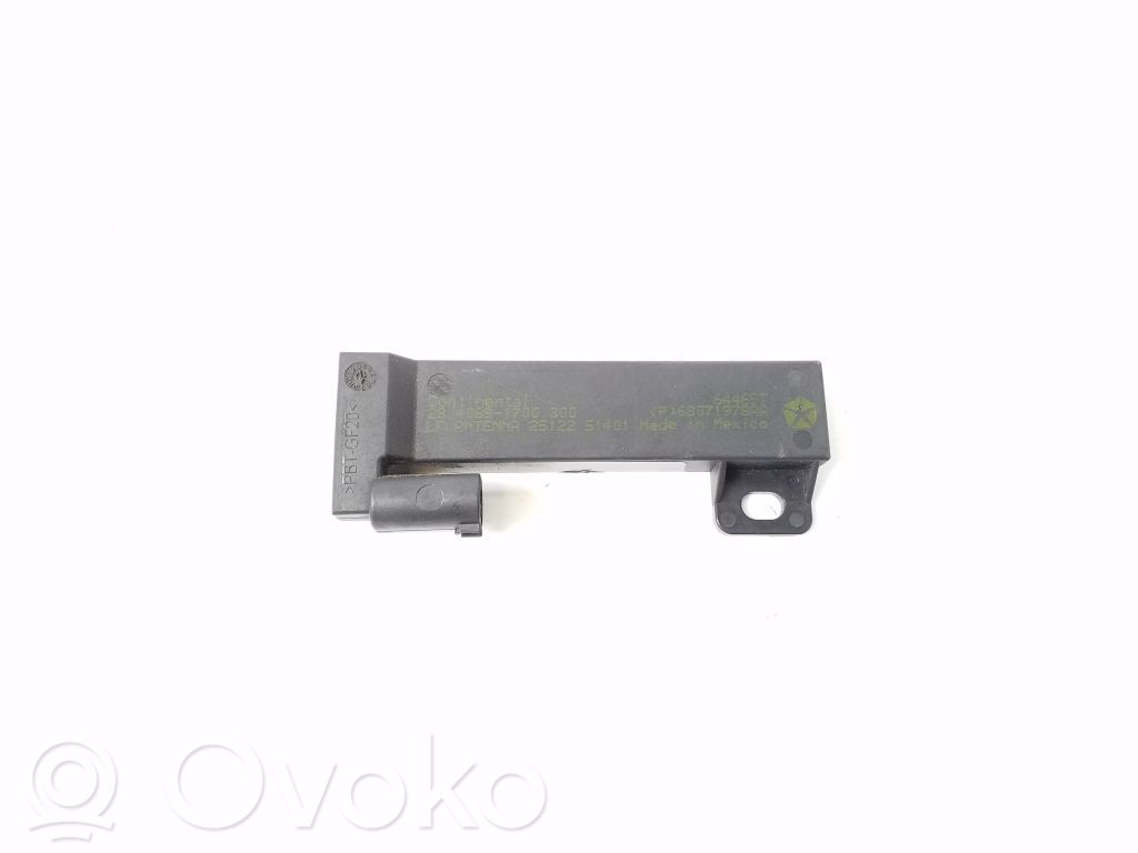 Chrysler 300C Aerial GPS antenna 