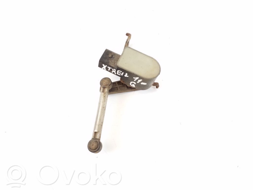 Nissan X-Trail T31 Sensor de altura del nivel de la suspensión neumática trasera 