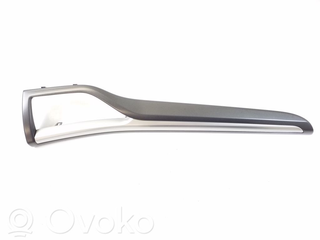Panel trim   DS73F04338F