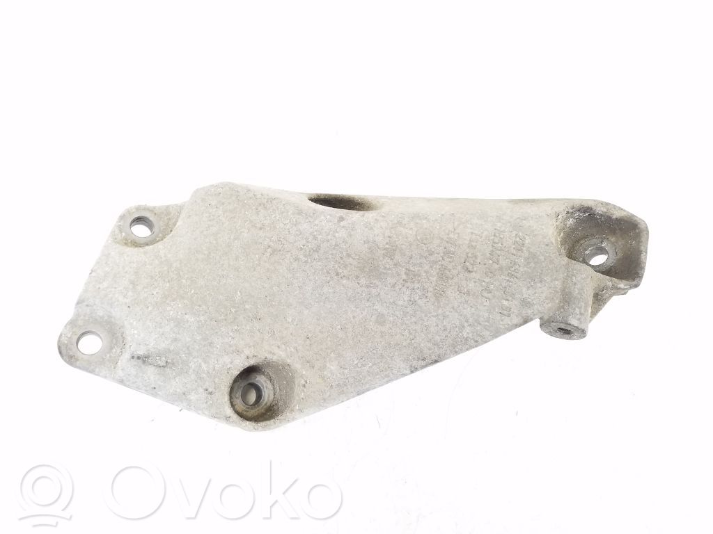 Engine mounting bracket   6861401