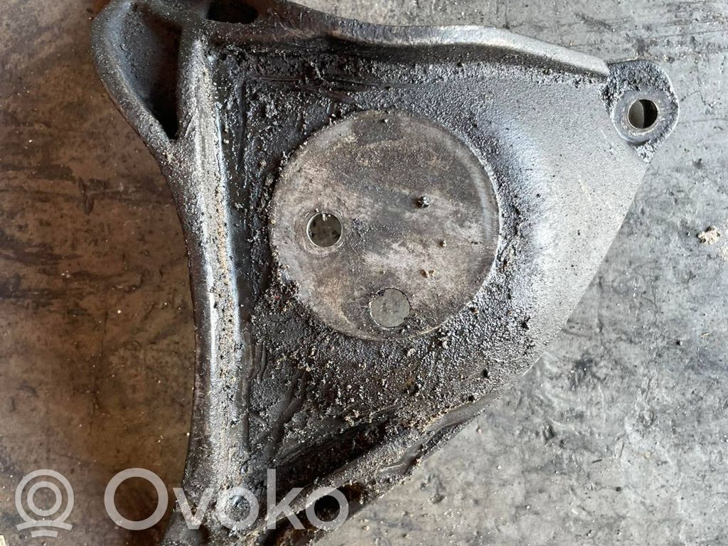 Engine mounting bracket   1096080