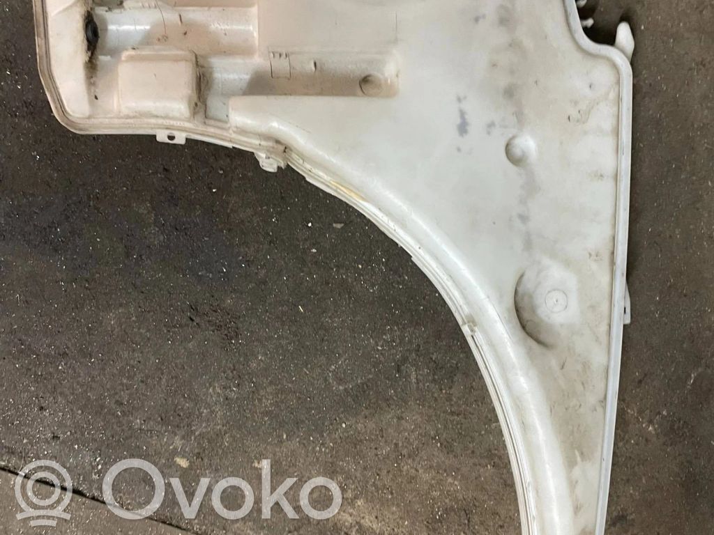 Tuulilasinpesimen nestesäiliö   7124231