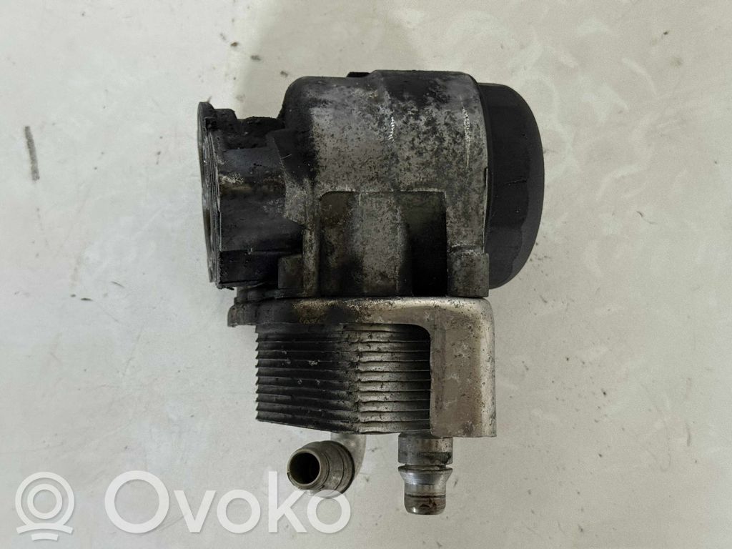 Dzinēja eļļas radiators   B8316007,413530