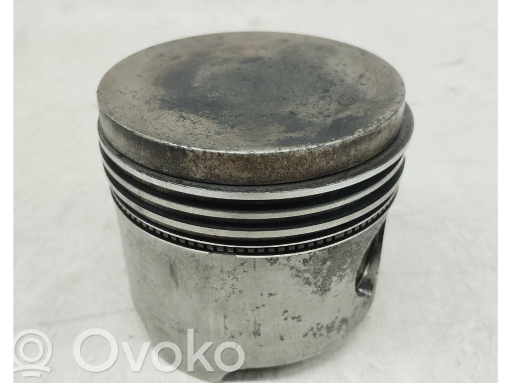 Mercedes-Benz 190 230 W110 W111 Pistone 