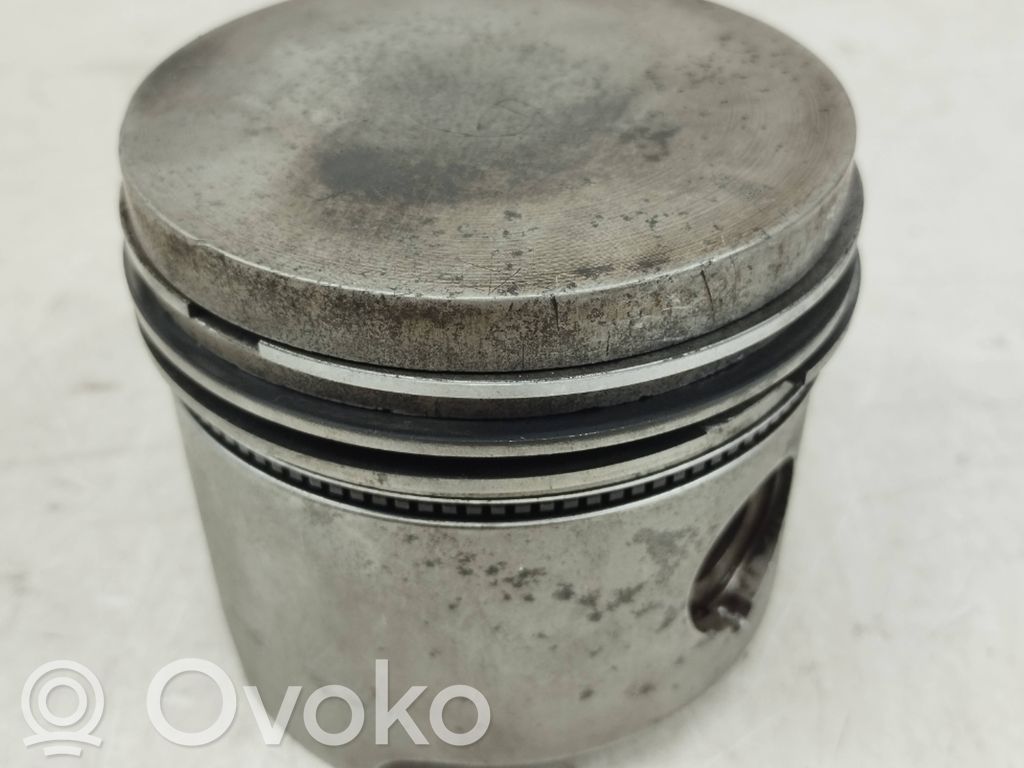 Mercedes-Benz 190 230 W110 W111 Pistone 
