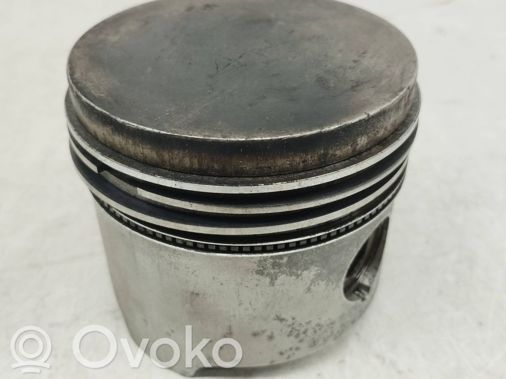 Mercedes-Benz 190 230 W110 W111 Pistone 