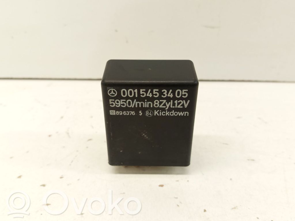 Mercedes-Benz 380 560SEC C126 Przekaźnik pompy paliwa 