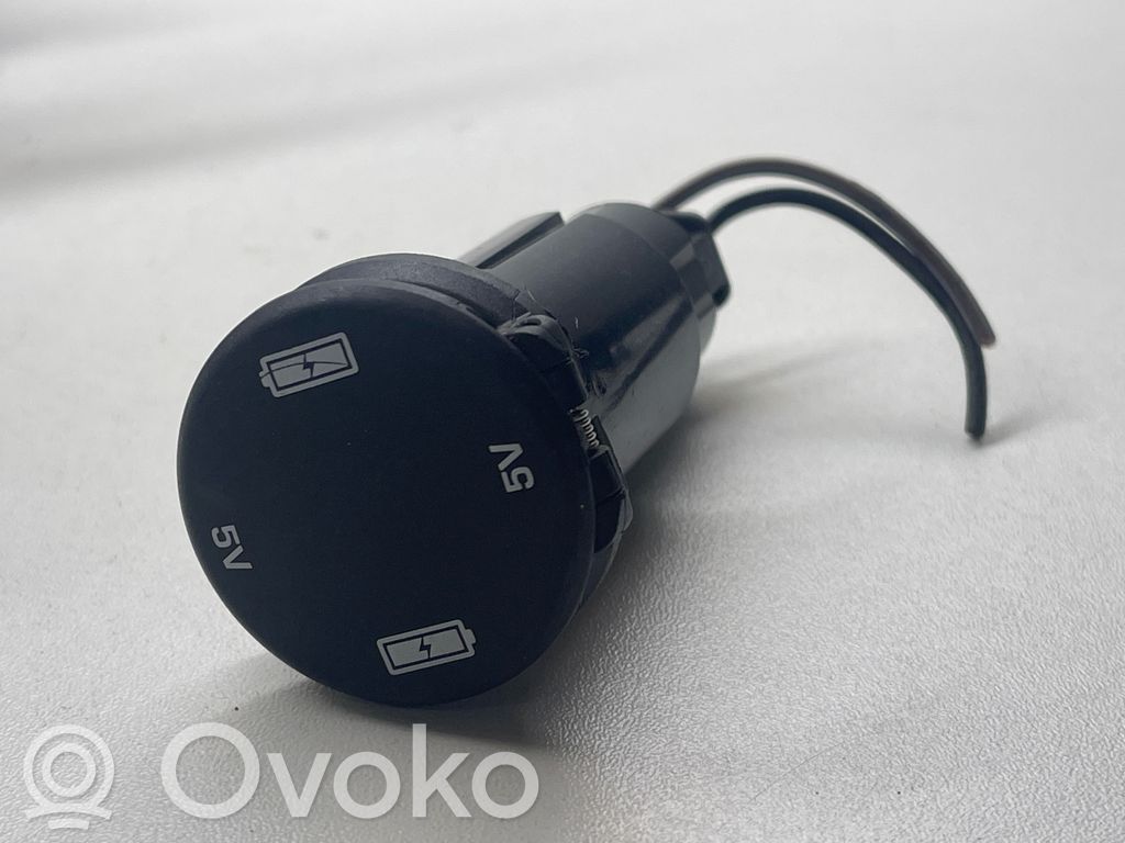Land Rover Range Rover Sport L494 USB socket connector 