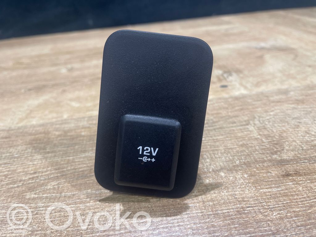 Land Rover Range Rover Evoque L551 Przycisk chowanego haka holowniczego 