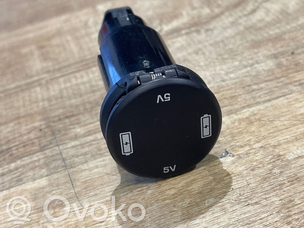 Land Rover Discovery Sport Gniazdo / Złącze USB 
