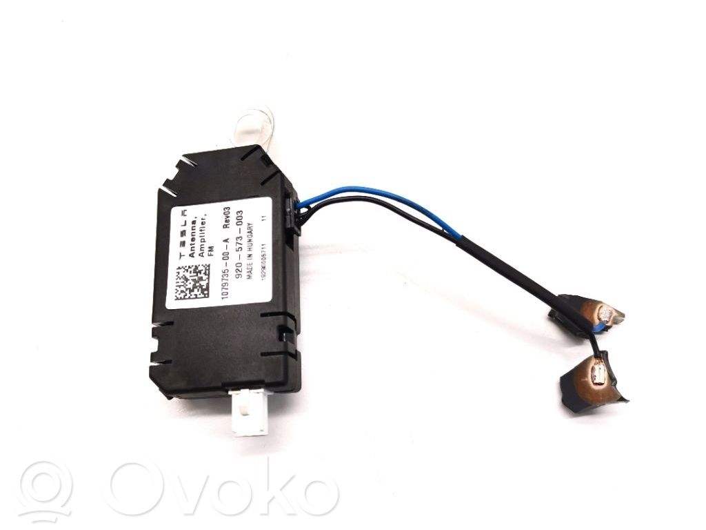Tesla Model Y Antenos stiprintuvas 