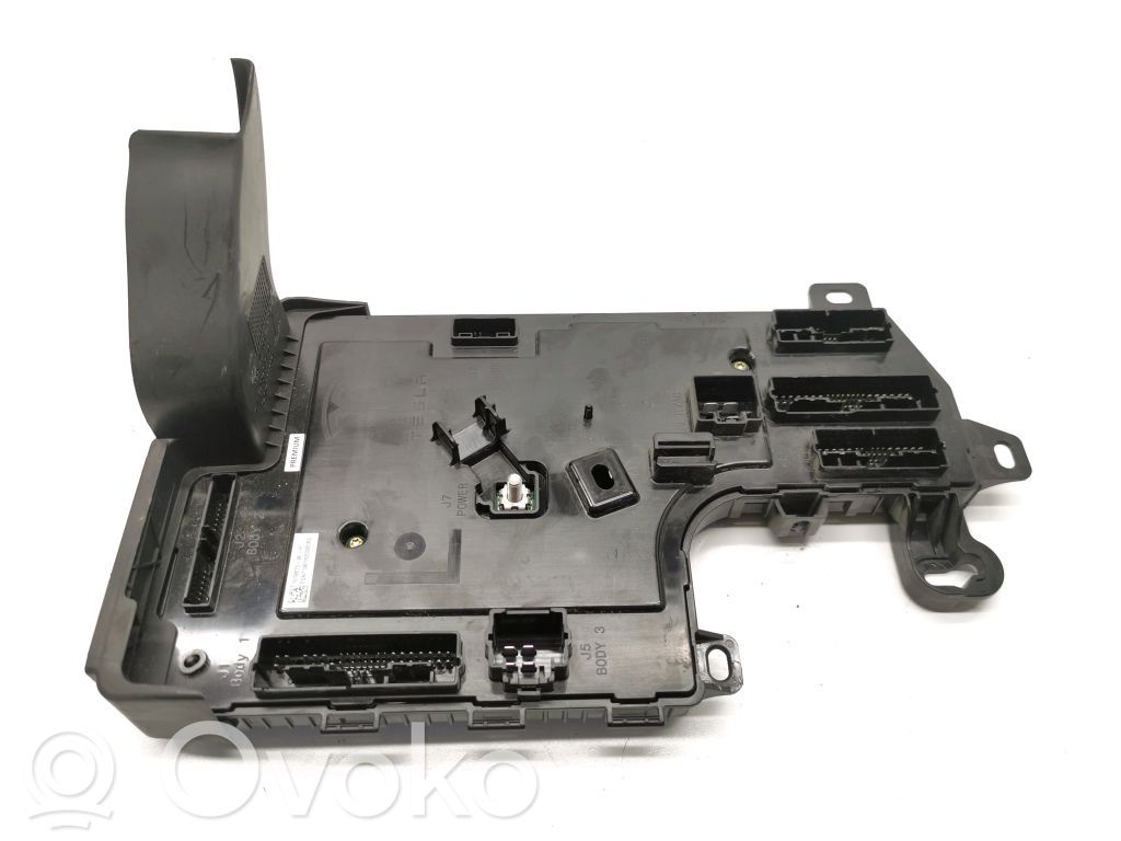 Tesla Model 3 Comfort/convenience module 