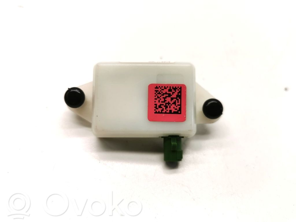 Tesla Model 3 Antenos stiprintuvas 