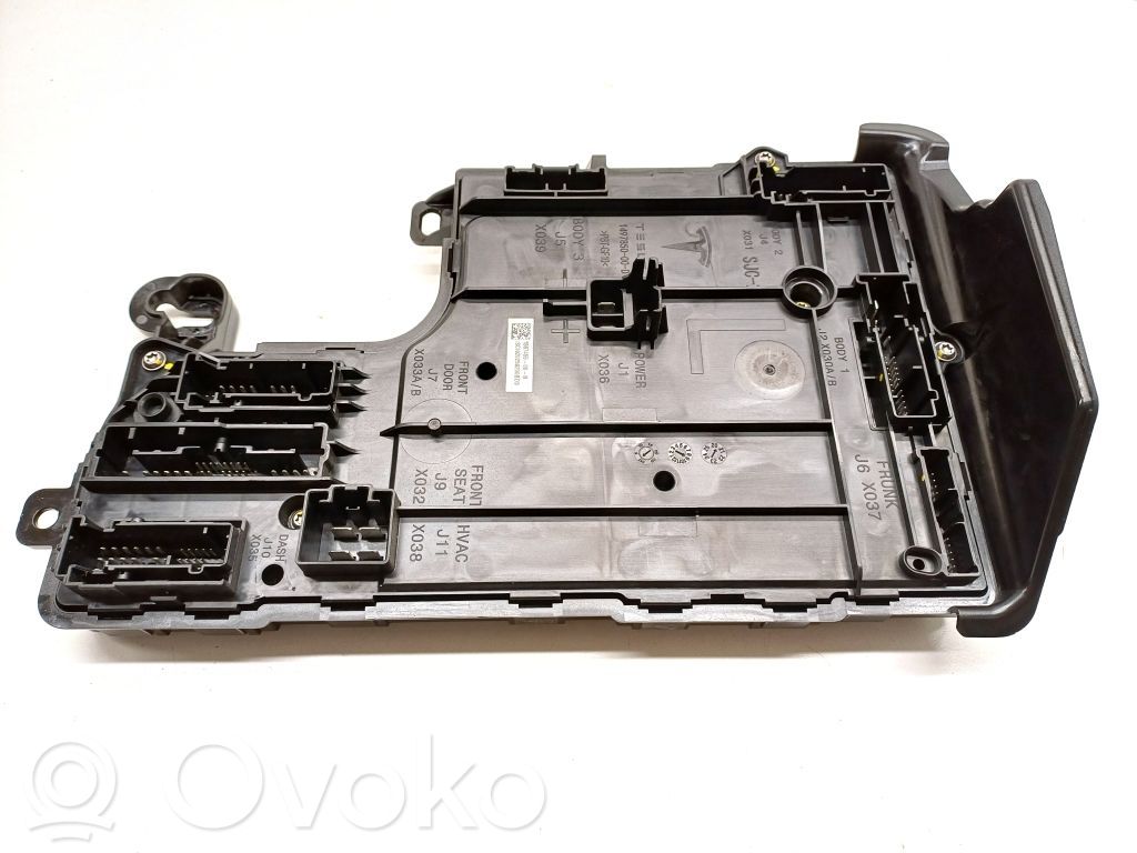 Tesla Model 3 Komforta modulis 