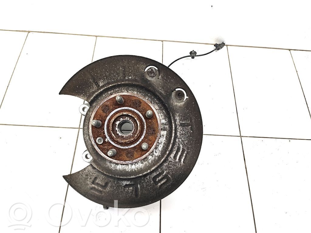 Cubo de rueda trasera   105854000B