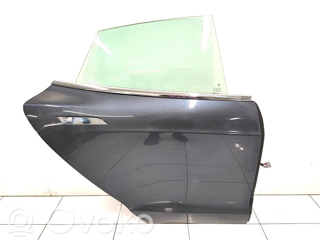 Tesla Model S Aizmugurējās durvis 