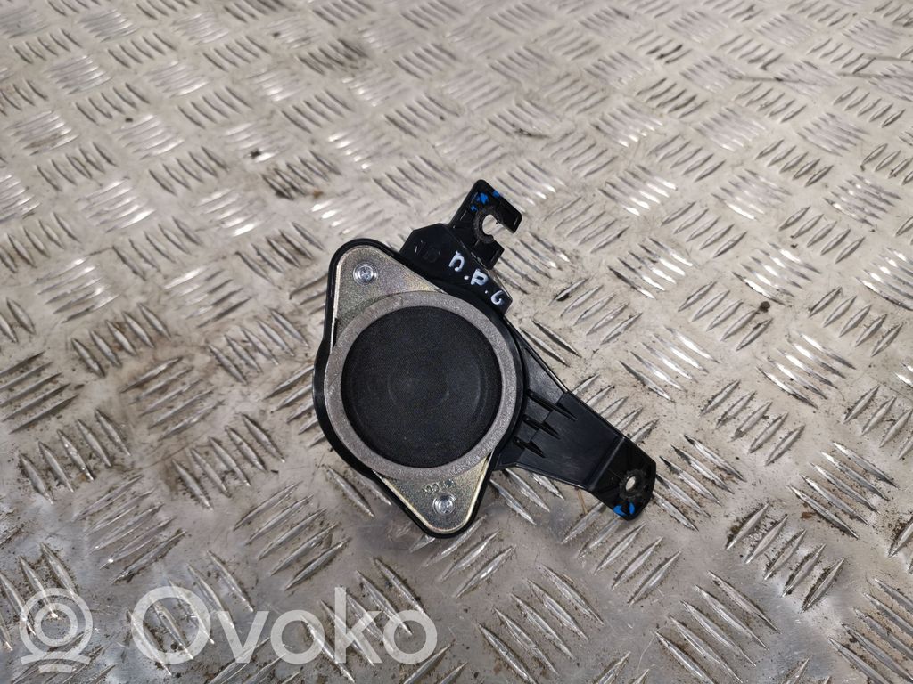 KIA Sorento Front door speaker 