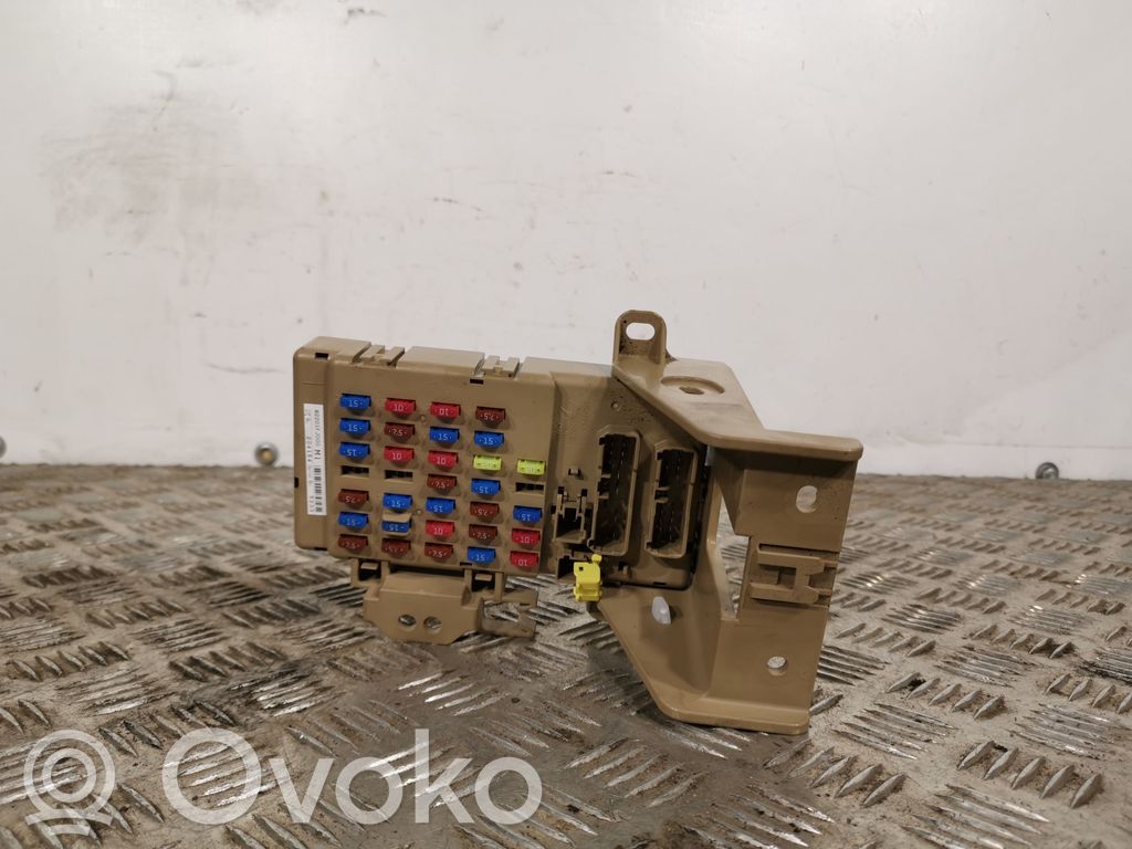 Блок предохранителей   82201FJ000