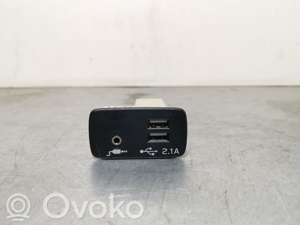 Enchufe conector USB   86257SJ131
