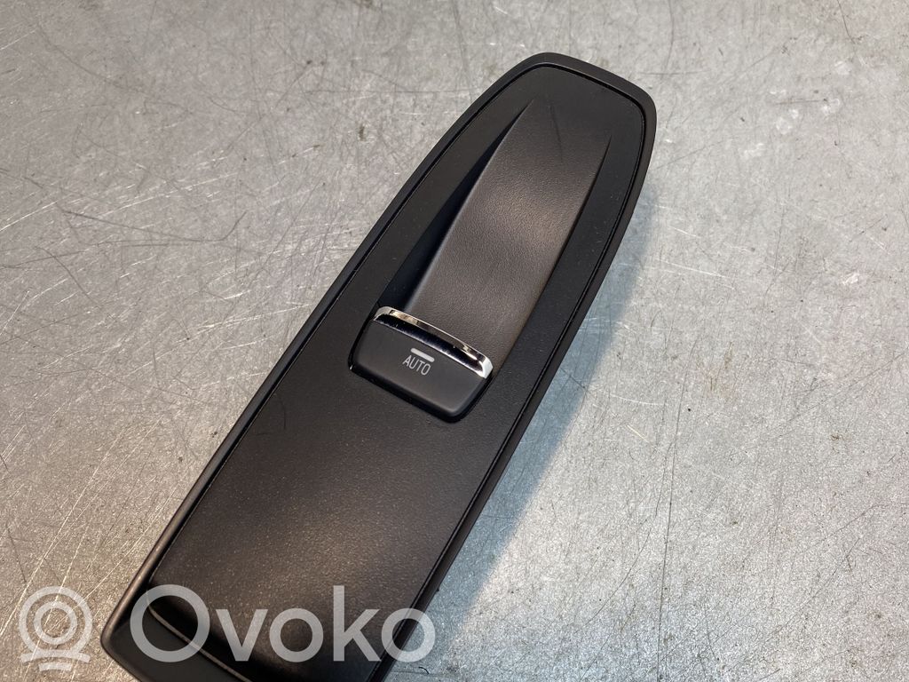 Subaru XV II Electric window control switch 