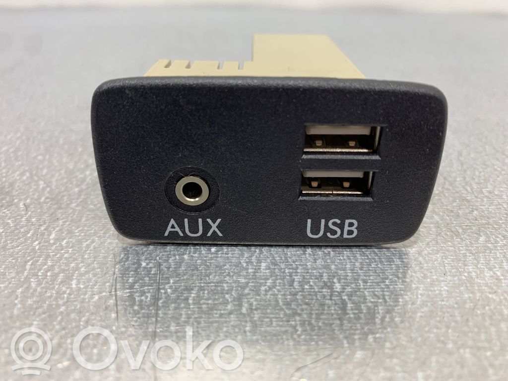 Subaru Forester SJ Enchufe conector USB 