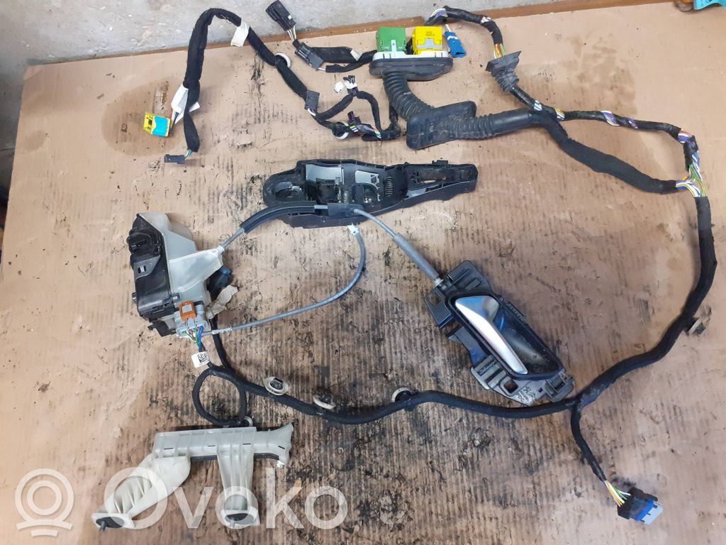 Peugeot 2008 II Încuietoare ușă față 