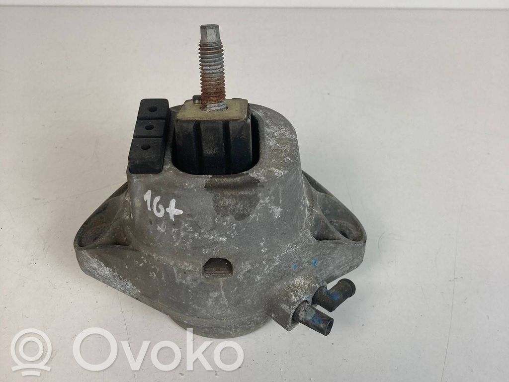 Engine mount bracket   P23340400