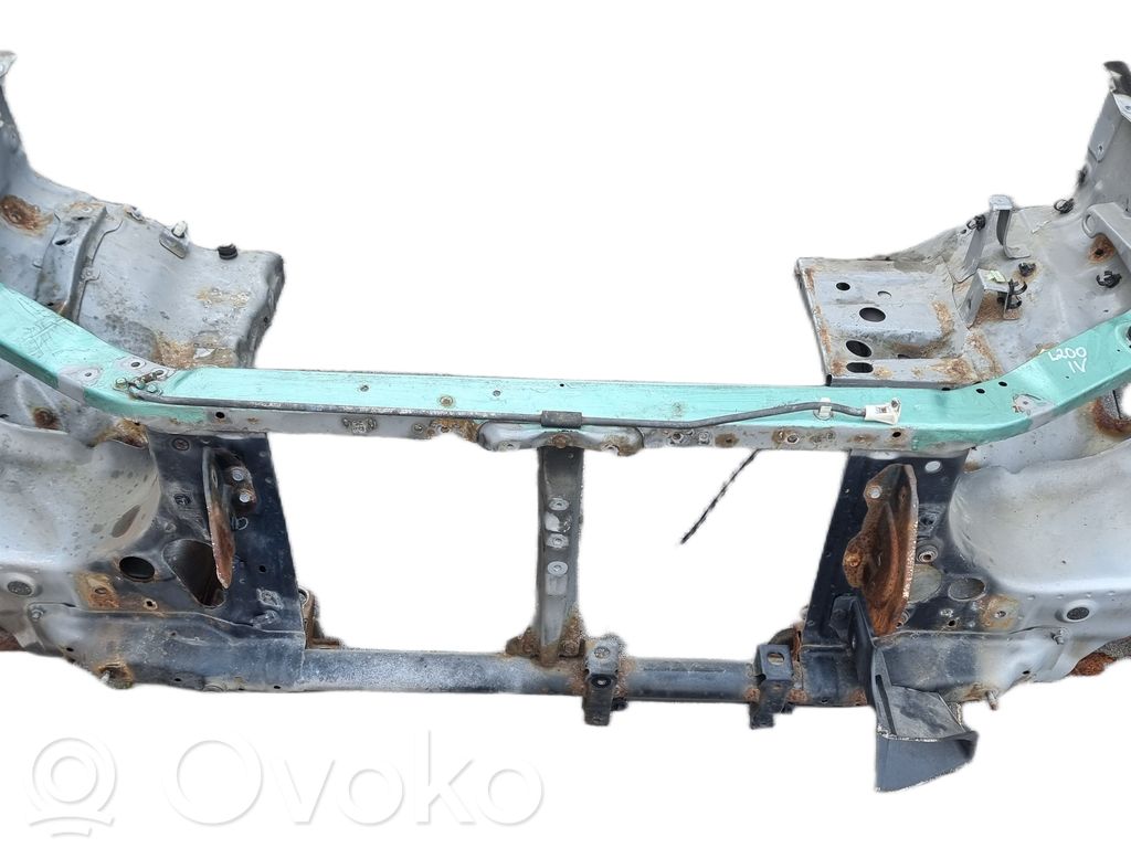 Mitsubishi L200 Pas przedni 