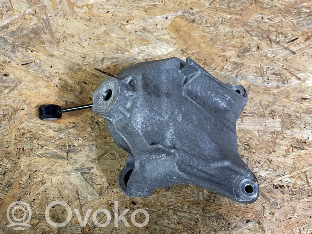 Audi A4 S4 B9 Engine mounting bracket 