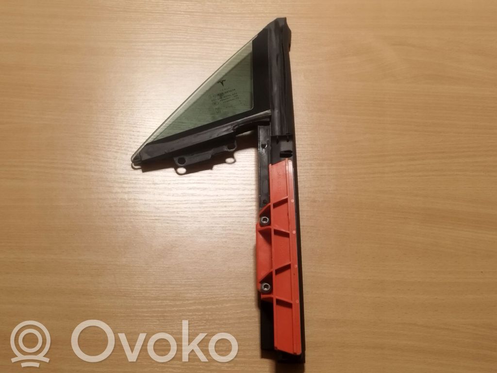 Tesla Model S Dreiecksfenster Dreiecksscheibe vorne 
