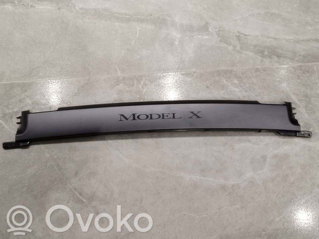 Tesla Model X Listwa wykończeniowa drzwi przesuwanych 