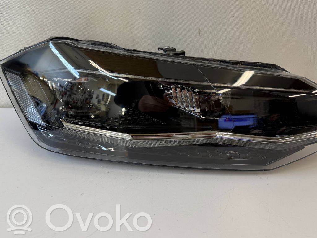 Volkswagen Polo VI Lampa przednia 
