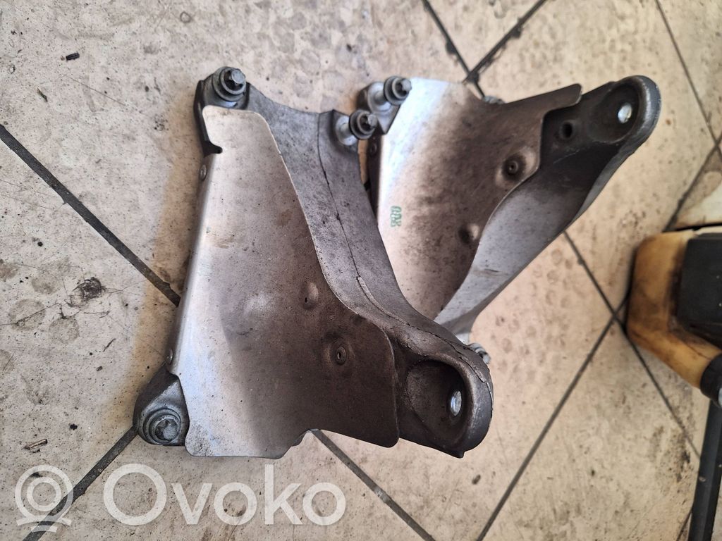 BMW M3 e92 Engine mounting bracket 