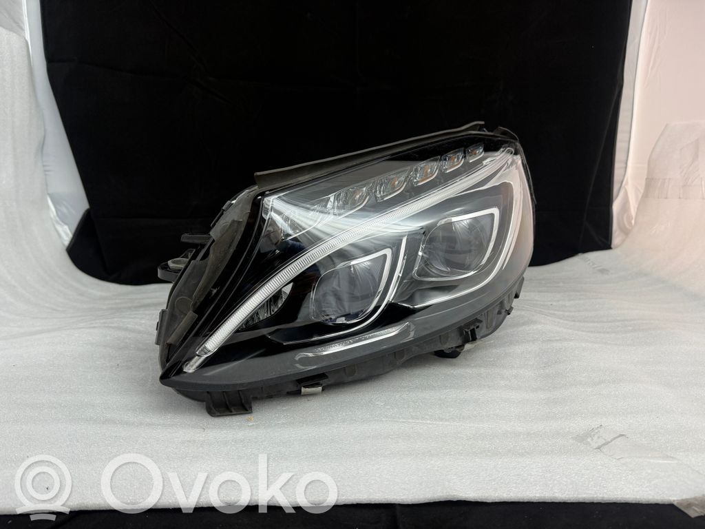 Mercedes-Benz C W205 Lampa przednia 