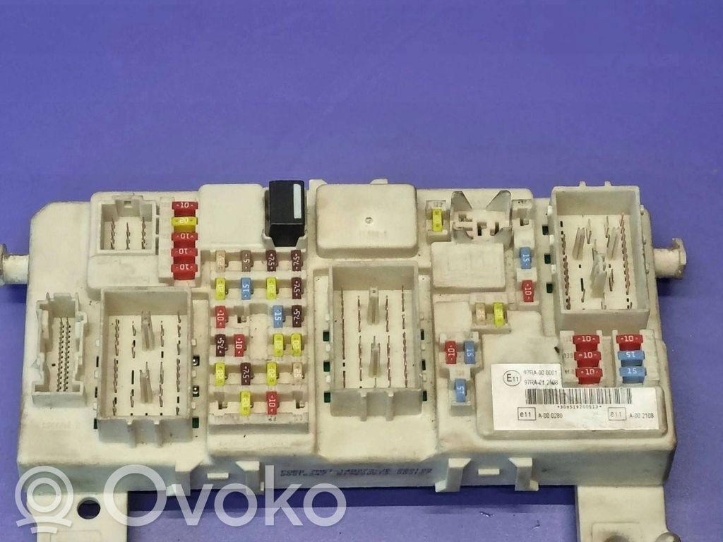 Ford Kuga I Ramka / Moduł bezpieczników 