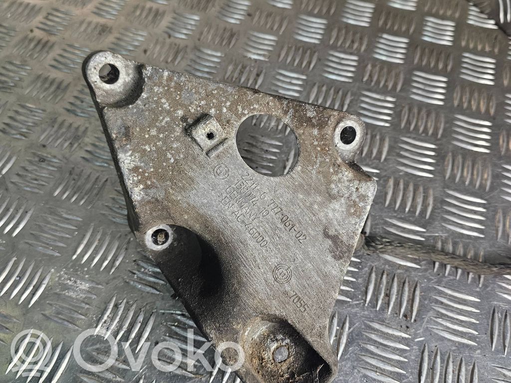 Engine mounting bracket   6777061,13807410