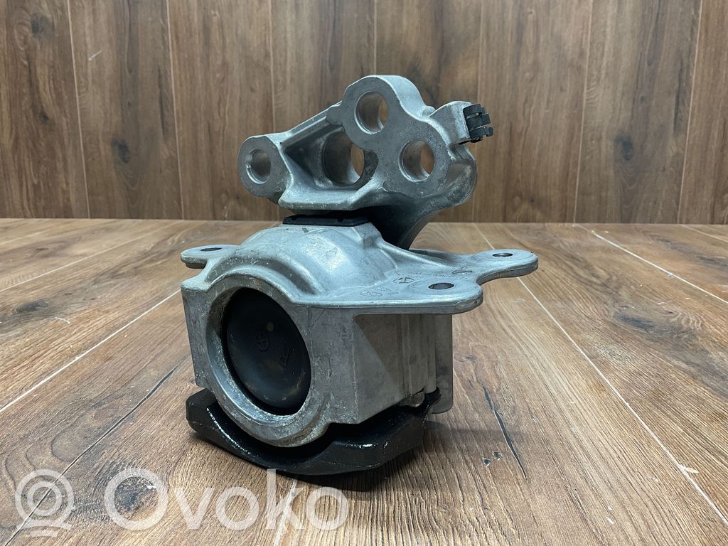 Land Rover Range Rover Evoque L551 Engine mount bracket 