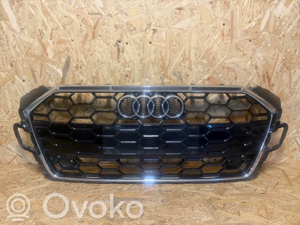 Audi A5 Grotelės viršutinės 